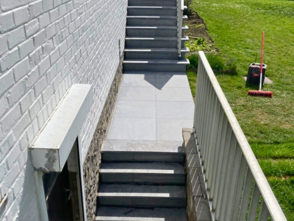 Un escalier en carrelages à Rebecq après travaux
